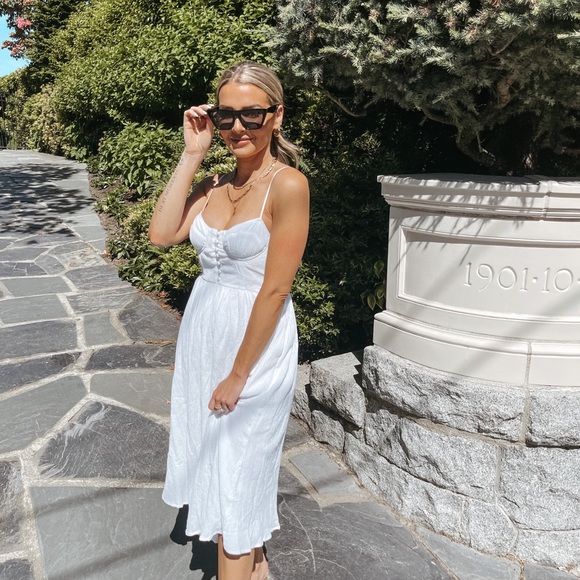 Astr Dresses & Skirts - Astr the label FERREIRA SWEETHEART MIDI DRESS